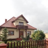 Dom z 2 stanowiskowym garażem