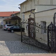 Budynek hotelowy z restauracją