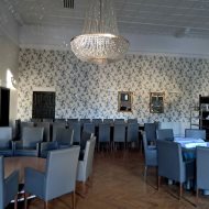 Budynek hotelowy z restauracją
