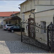 Budynek hotelowy z restauracją