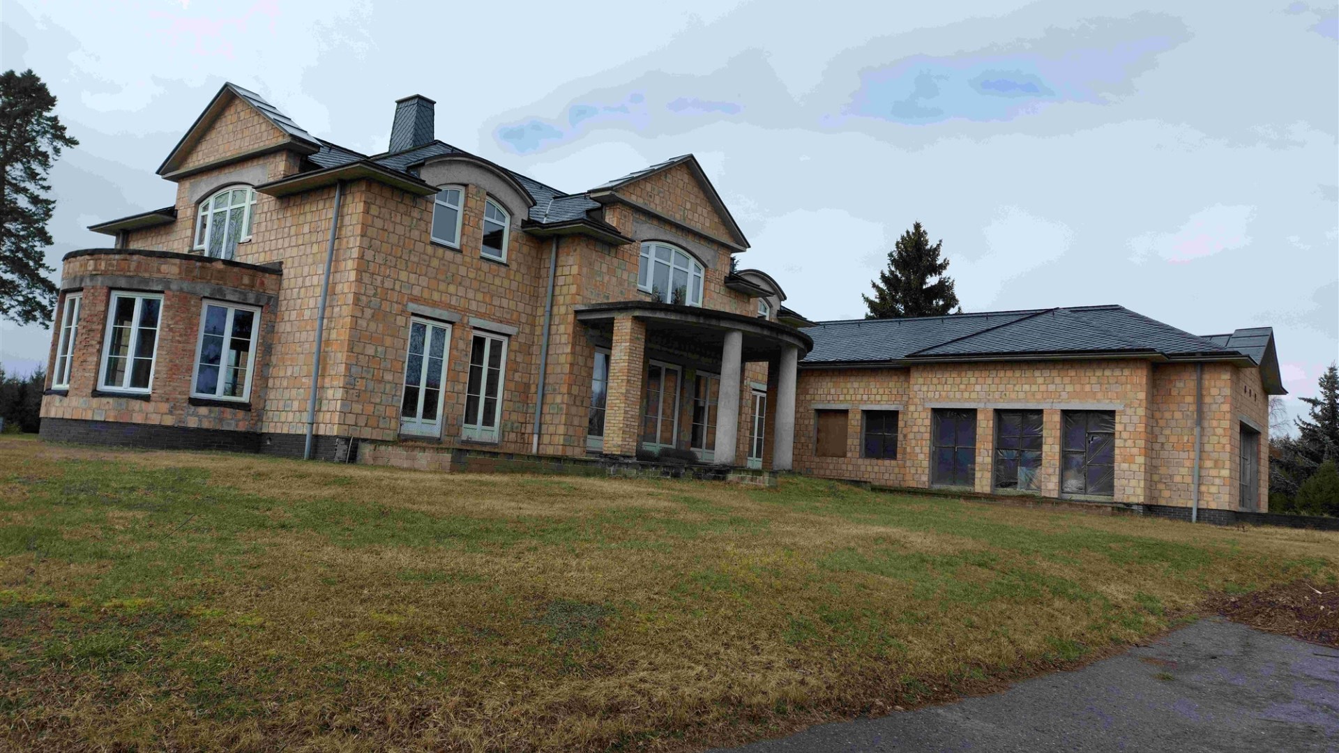 Dom z dużą działką