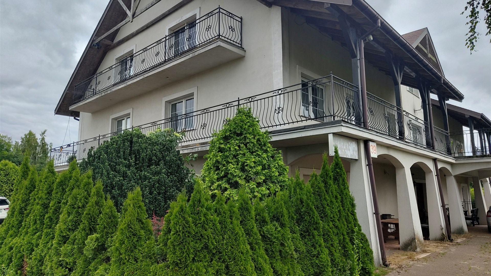 Budynek i grunty pod zabudowę